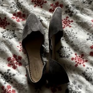 Dark grey flats for on the go or for a day in the office!